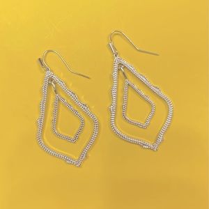 Kendra Scott 💛 Simon Drop Earrings In Silver! Excellent like new condition!